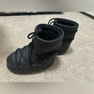 Moon boots